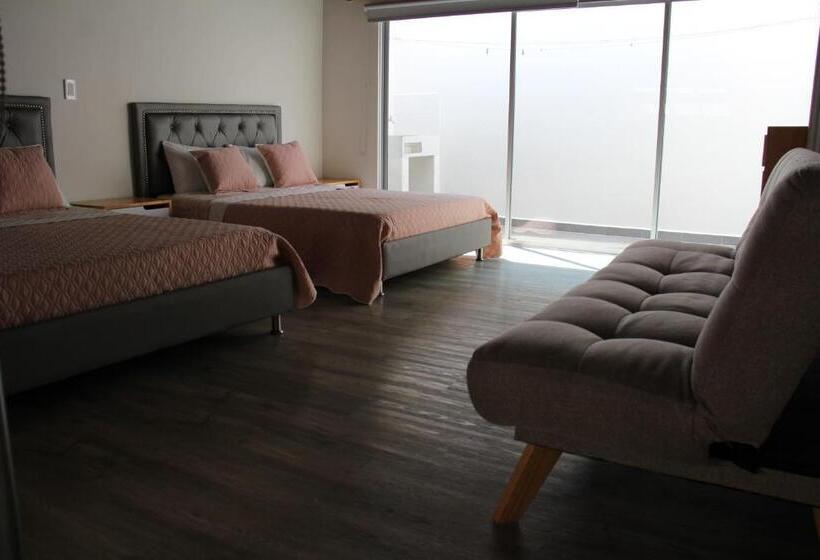 סוויטה משפחתית, Plaza El Santuario