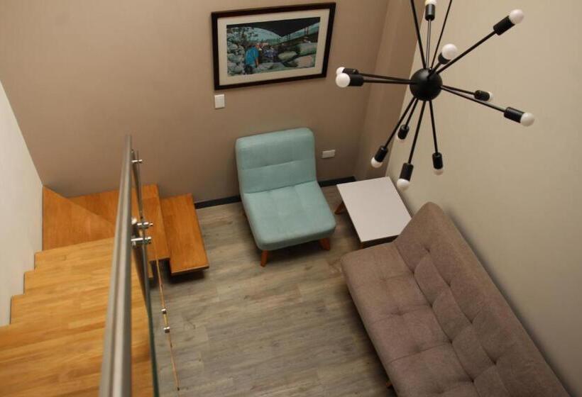 סוויטה משפחתית, Plaza El Santuario