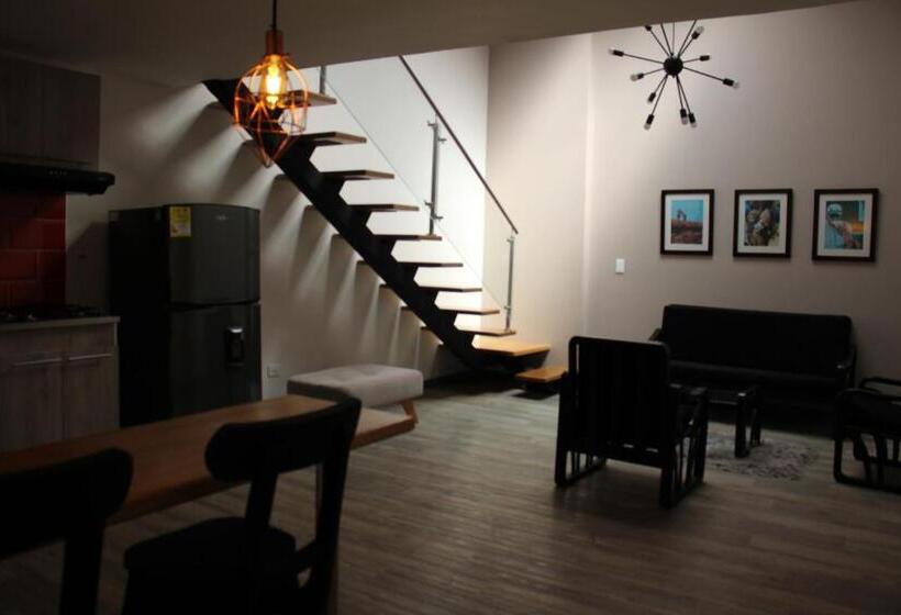 סוויטה משפחתית, Plaza El Santuario