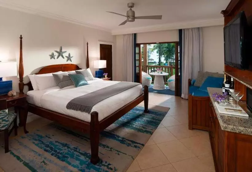 キングサイズベッドのデラックスルーム, Beaches Negril Resort   All Inclusive