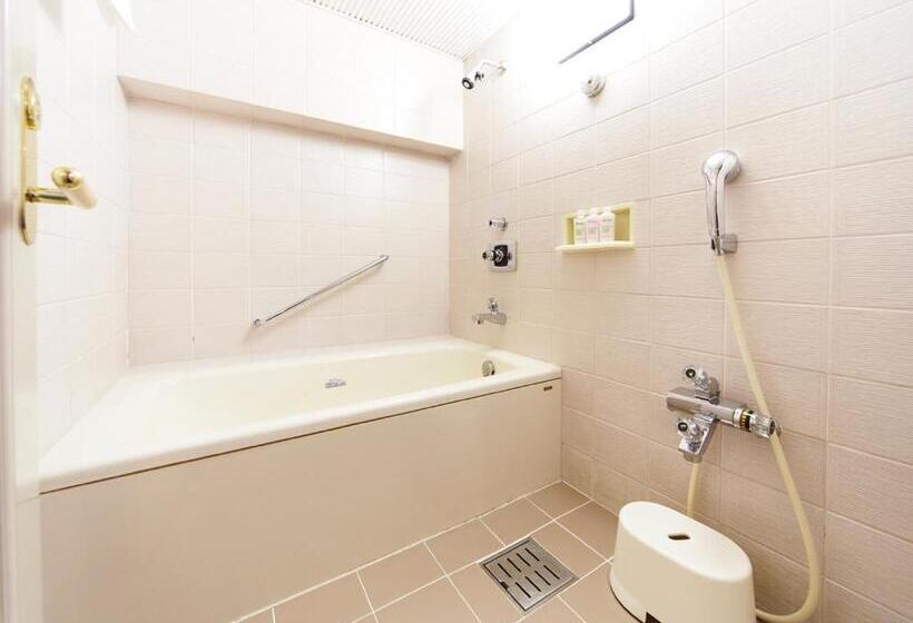 行政三人间, New Hankyu Osaka