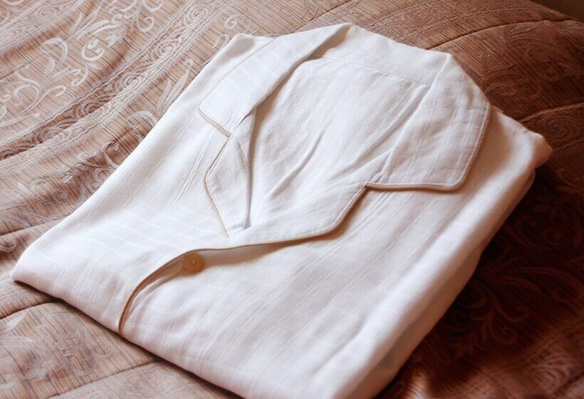 行政三人间, New Hankyu Osaka