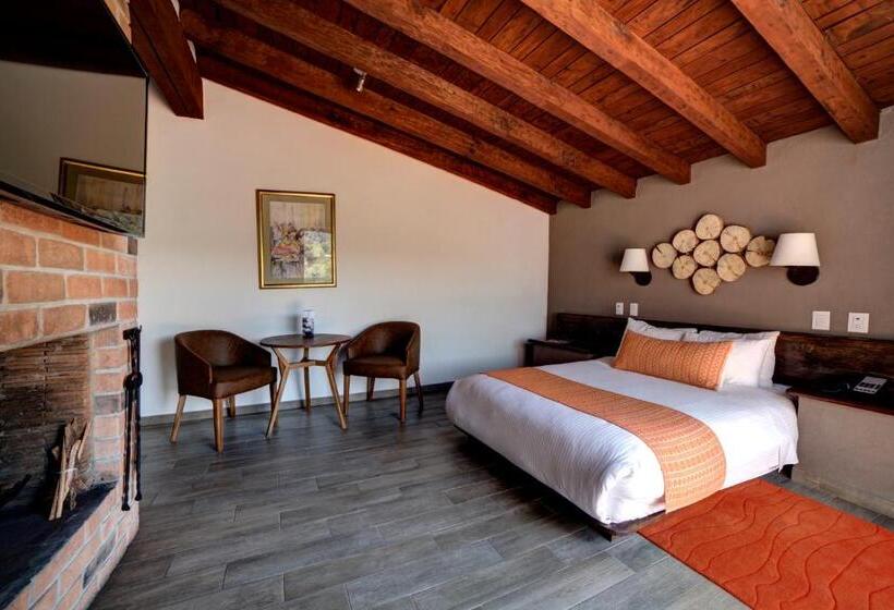 带大床的高级房间, Avandaro Golf & Spa Resort