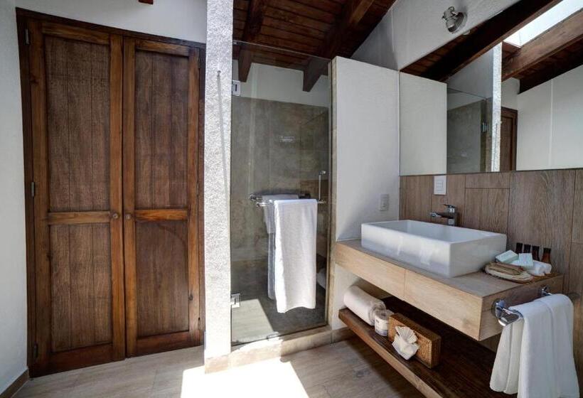 带大床的高级房间, Avandaro Golf & Spa Resort