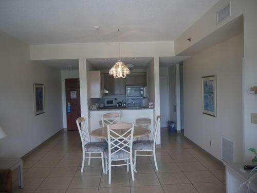 سوئیت با تخت بزرگ, Aquarius Beach Tower