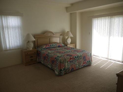 سوئیت با تخت بزرگ, Aquarius Beach Tower