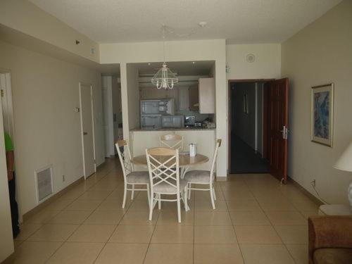 3 Bedroom Suite, Aquarius Beach Tower