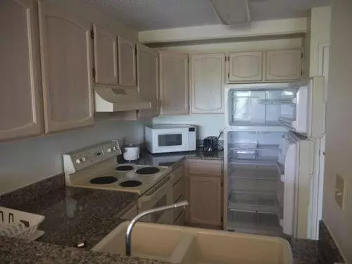 اتاق استاندارد با چشم‌انداز کوهستان, Aquarius Beach Tower