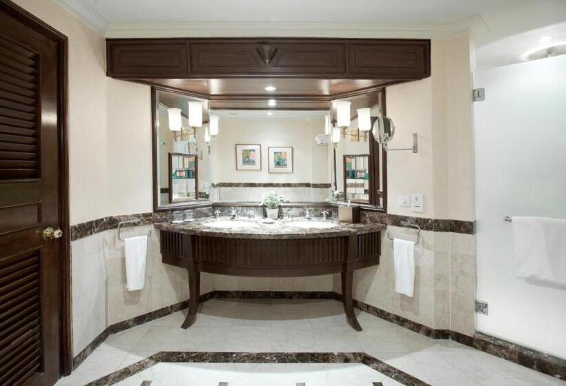 Люкс Премиум, Dorsett Grand Labuan