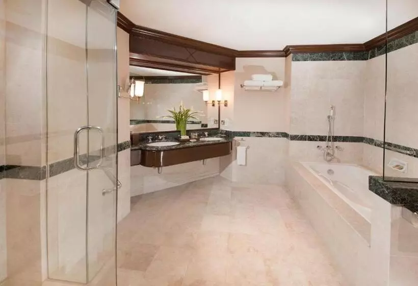 سوئیت پریمیوم, Dorsett Grand Labuan