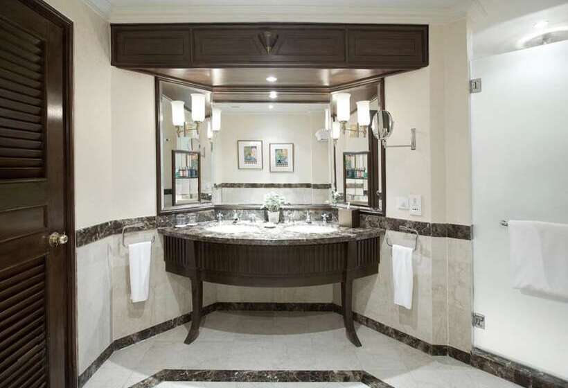 Люкс Премиум, Dorsett Grand Labuan