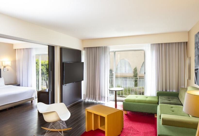 سوییت, Fiesta Inn Aeropuerto CD Mexico