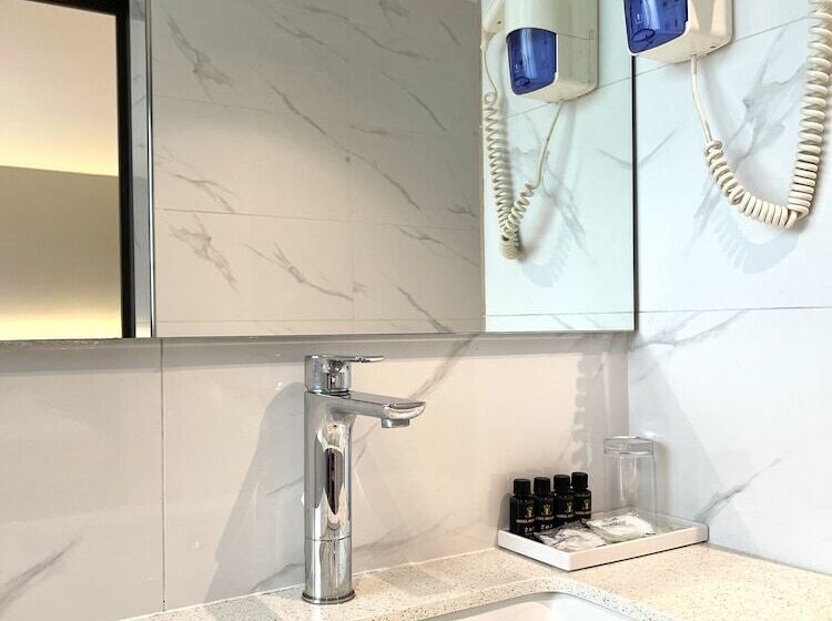 اتاق استاندارد چهار تخته, Imperial Bukit Bintang