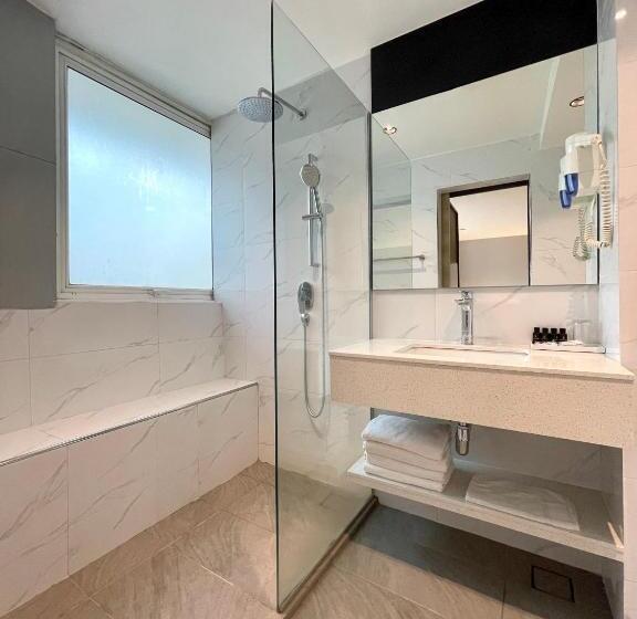 اتاق استاندارد چهار تخته, Imperial Bukit Bintang