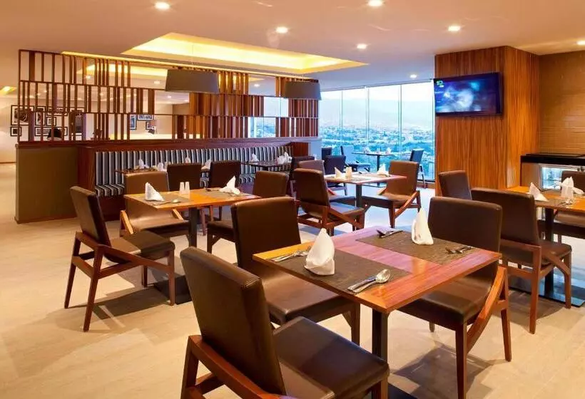 Club Room King Bed, Marriott Tuxtla Gutierrez