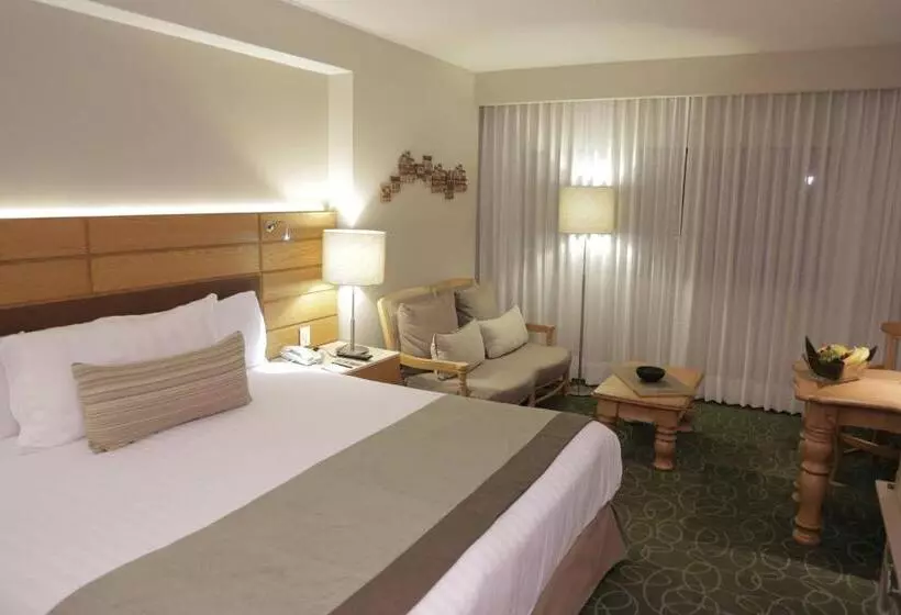 Club Room King Bed, Marriott Tuxtla Gutierrez