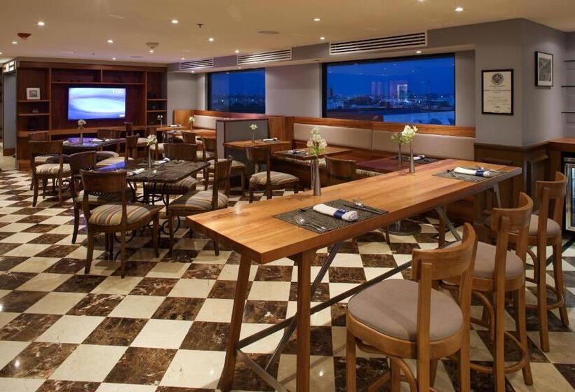 Büyük Çift Kişilik Yataklı Executive Oda, Villahermosa Marriott