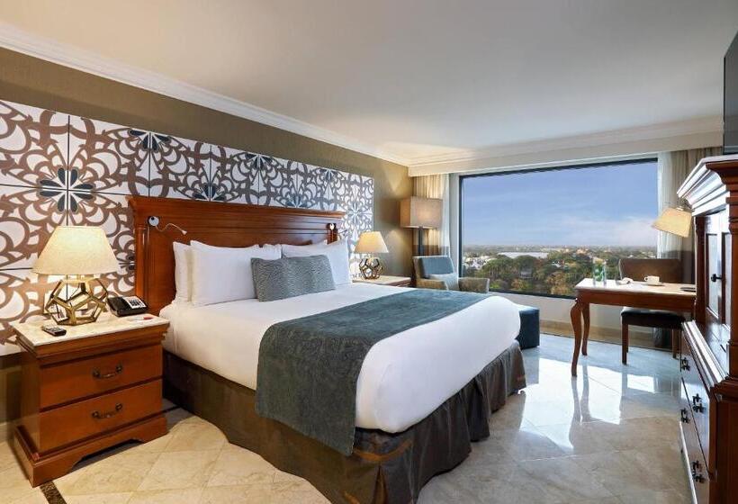 Büyük Çift Kişilik Yataklı Executive Oda, Villahermosa Marriott