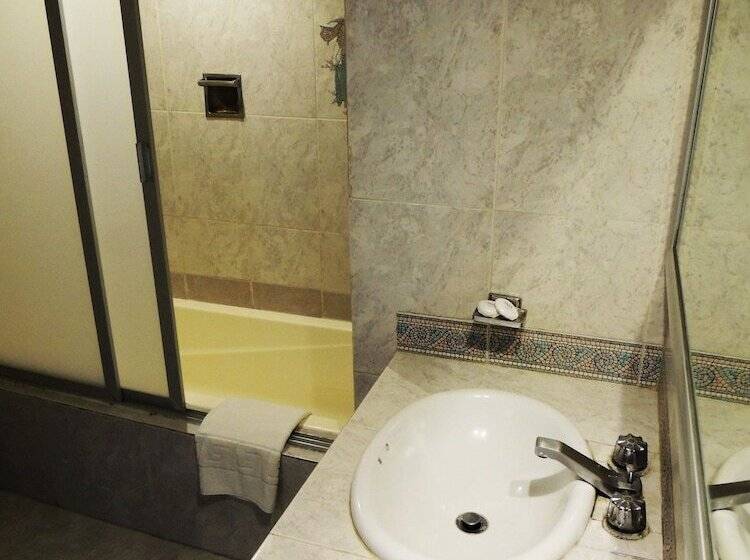 غرفة قياسية, Aristos Acapulco