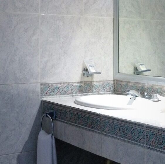 غرفة قياسية مطلّة علي البحر, Aristos Acapulco