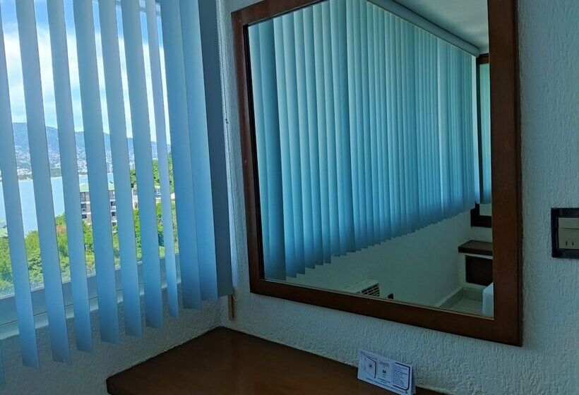 غرفة قياسية مطلّة علي البحر, Aristos Acapulco