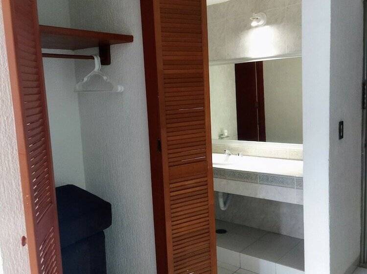 غرفة قياسية مطلّة علي البحر, Aristos Acapulco