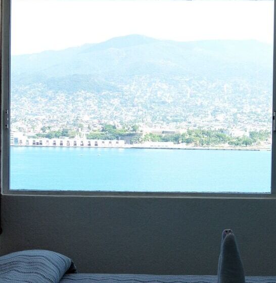 غرفة قياسية مطلّة علي البحر, Aristos Acapulco