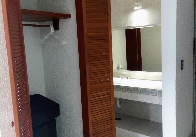 غرفة قياسية مطلّة علي البحر, Aristos Acapulco