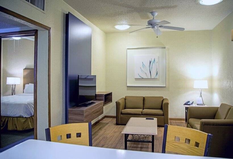 سوئیت 2 خوابه, Holiday Inn Hotel & Suites Chihuahua, An Ihg