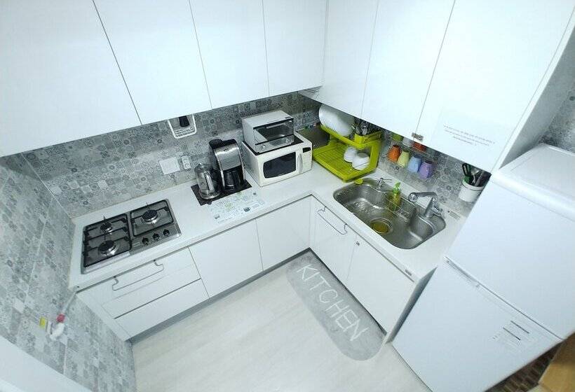 Pat in Cameră Comună, Hause Itaewon