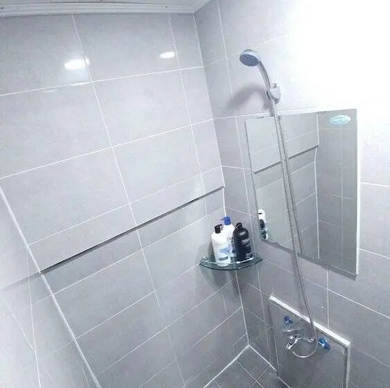 ルームシェアのワンベッド, Hause Itaewon