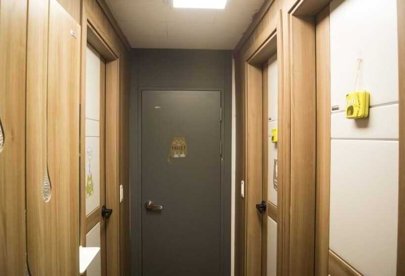 Pat in Cameră Comună, Hause Itaewon