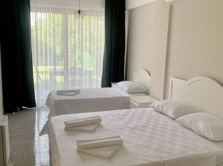 اتاق لوکس سه تخته, Cilek Butik Otel