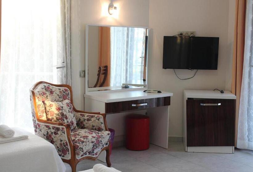 غرفة قياسية ثلاثية, Cilek Butik Otel