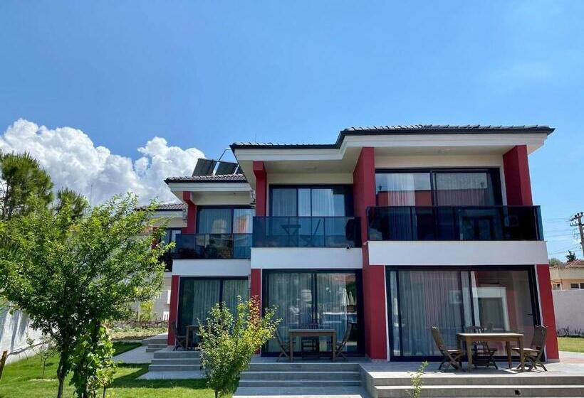 اتاق لوکس با بالکن, Cilek Butik Otel