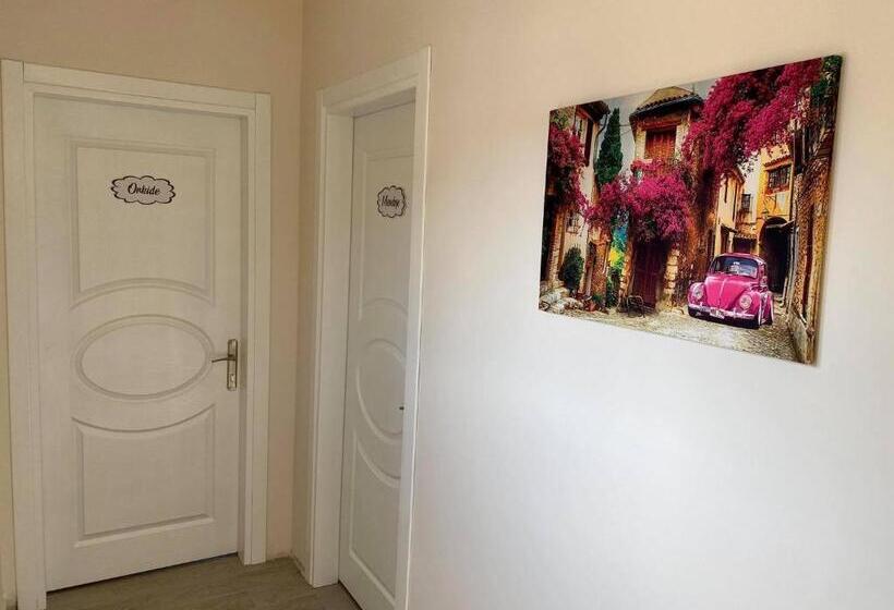 اتاق لوکس با بالکن, Cilek Butik Otel