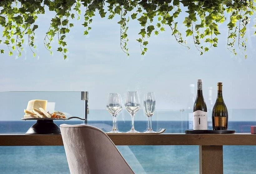 جناح سرير كينج, Dyo Suites