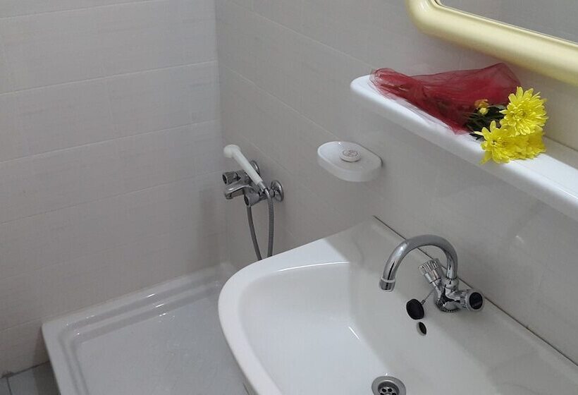 经济房, Epic Rooms