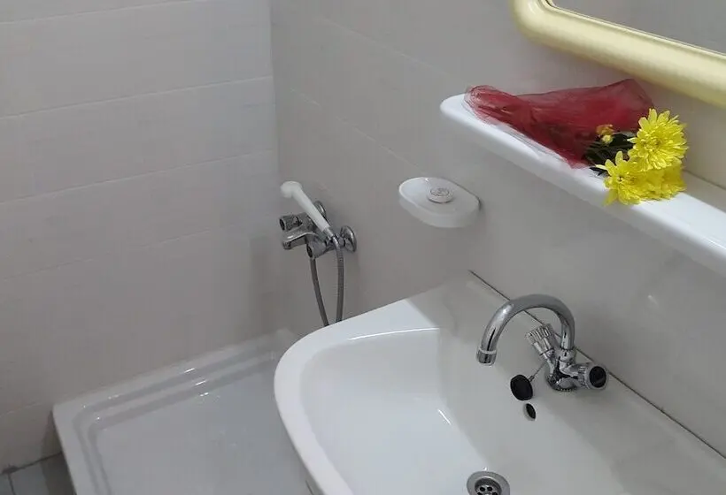エコノミールーム, Epic Rooms
