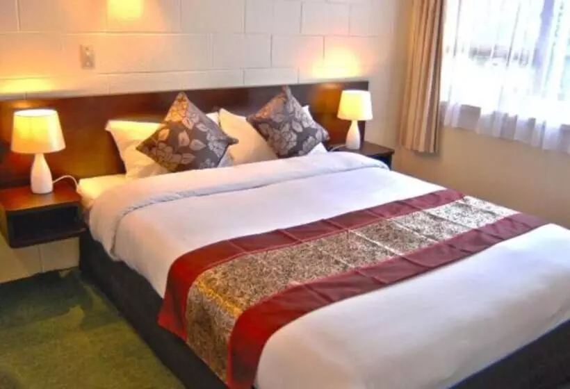 استودیوی استاندارد, Barcelona Motel