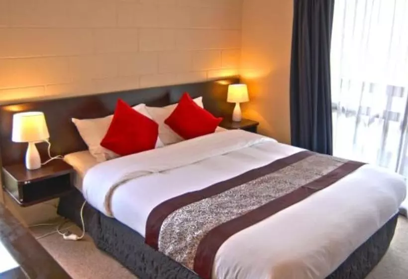 سوییت, Barcelona Motel