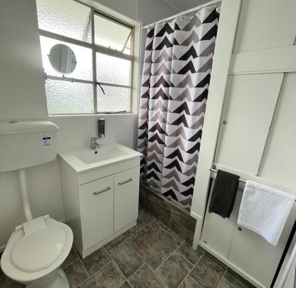 דירת שני חדרים, Bings Motel