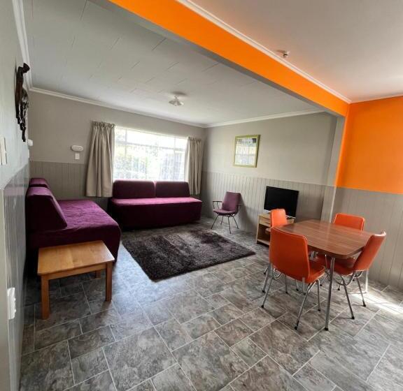 דירת שני חדרים, Bings Motel