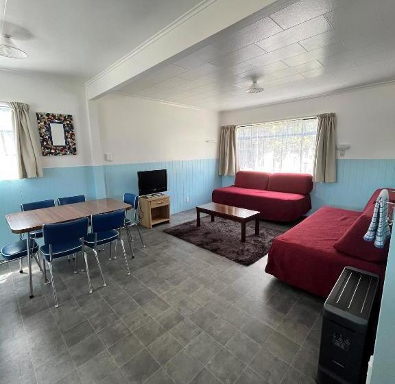 דירת שני חדרים, Bings Motel