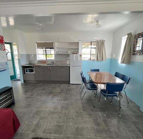 דירת שני חדרים, Bings Motel