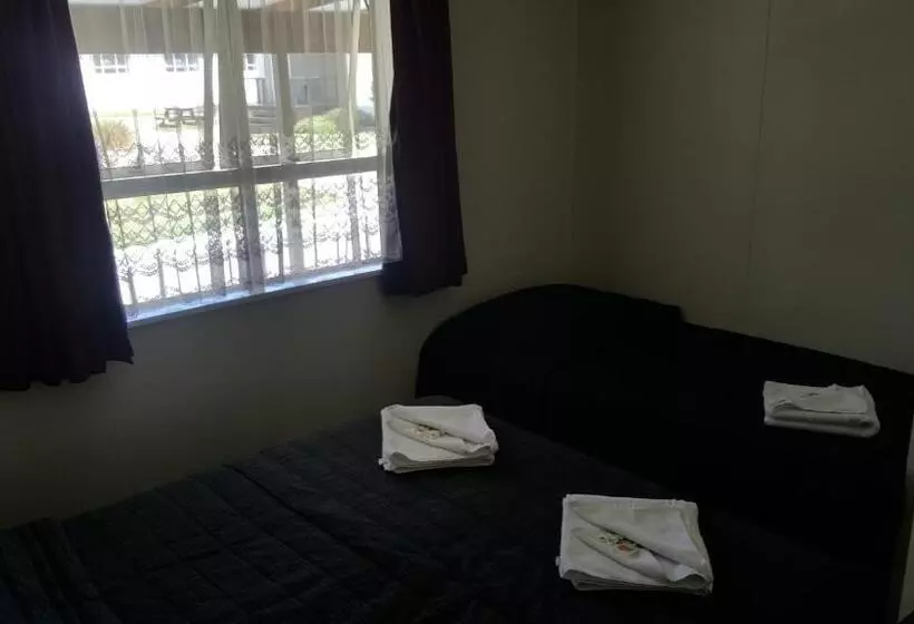 Standard-studio, High Country Lodge, Motels & Backpackers