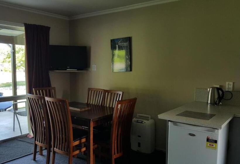 Люкс 2 Спальни, High Country Lodge, Motels & Backpackers