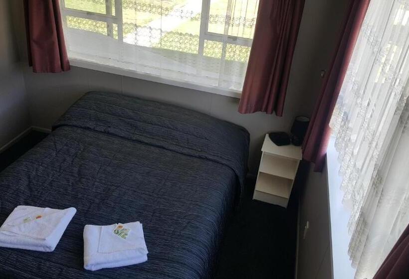 Люкс, High Country Lodge, Motels & Backpackers