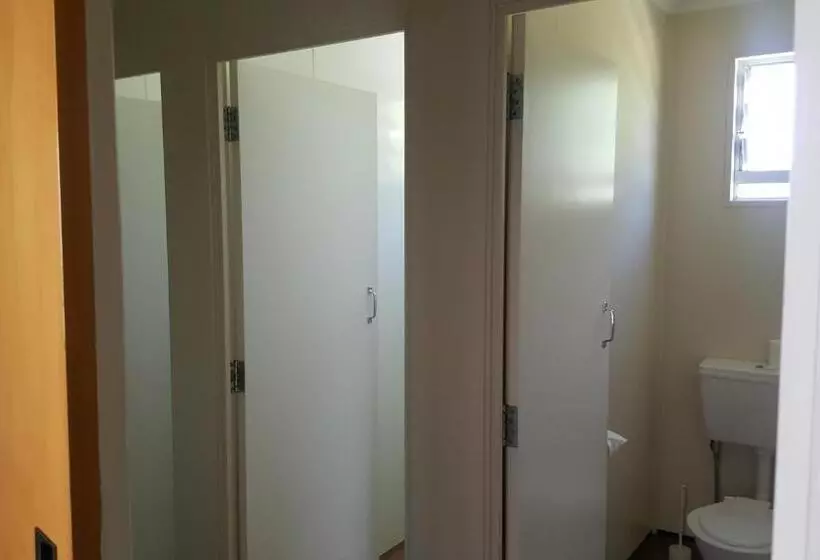 3 Bedroom Suite, High Country Lodge, Motels & Backpackers