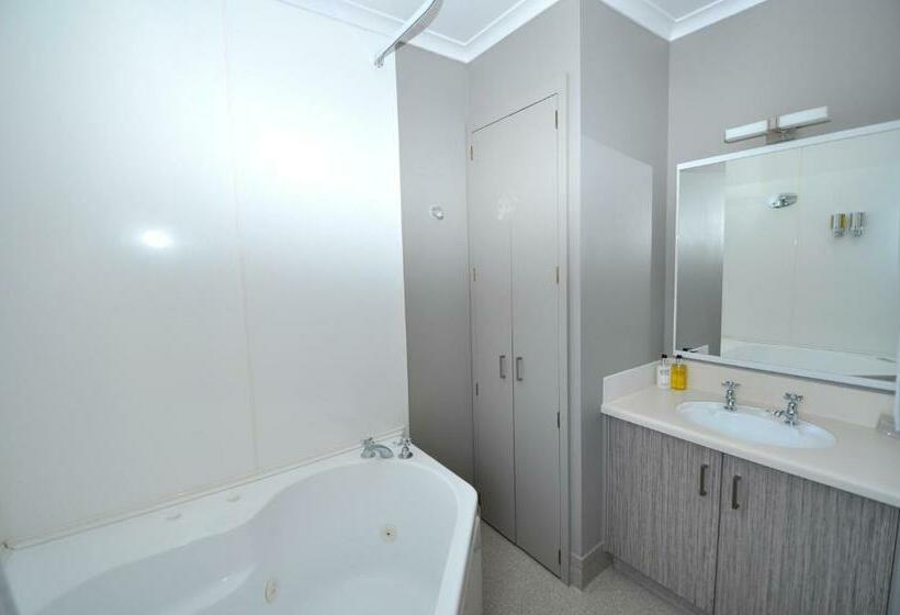 이그제큐티브 스튜디오, Knightsbridge Court Motor Lodge